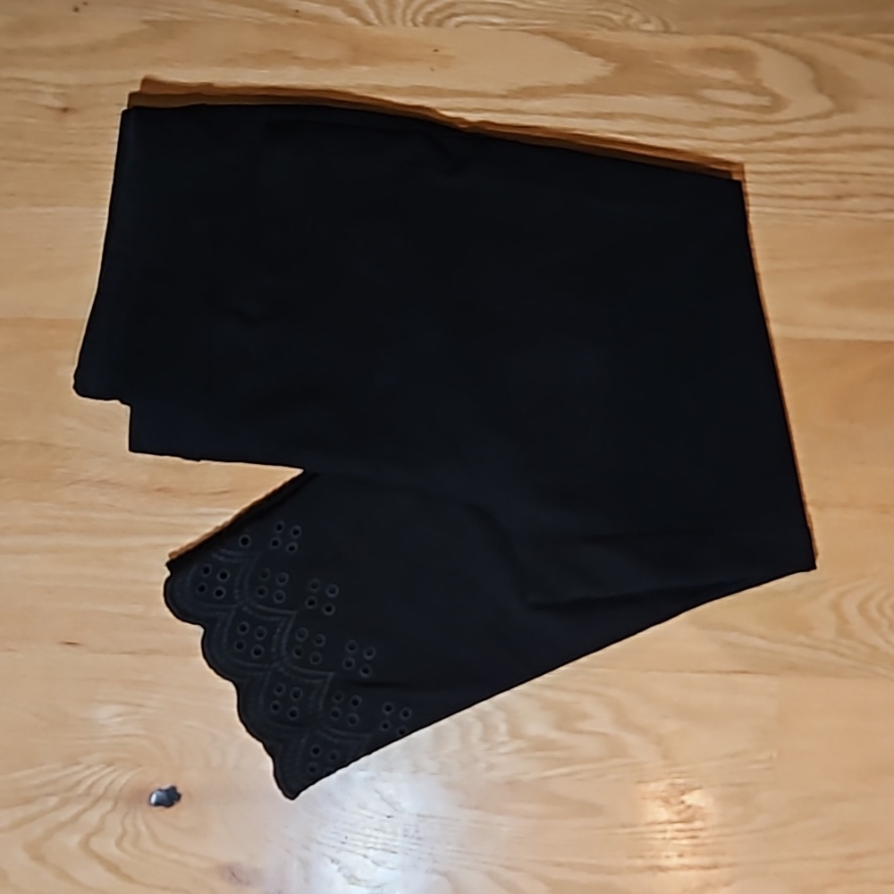 Chico's Pull On Embroidered Crop Pants - Size 12